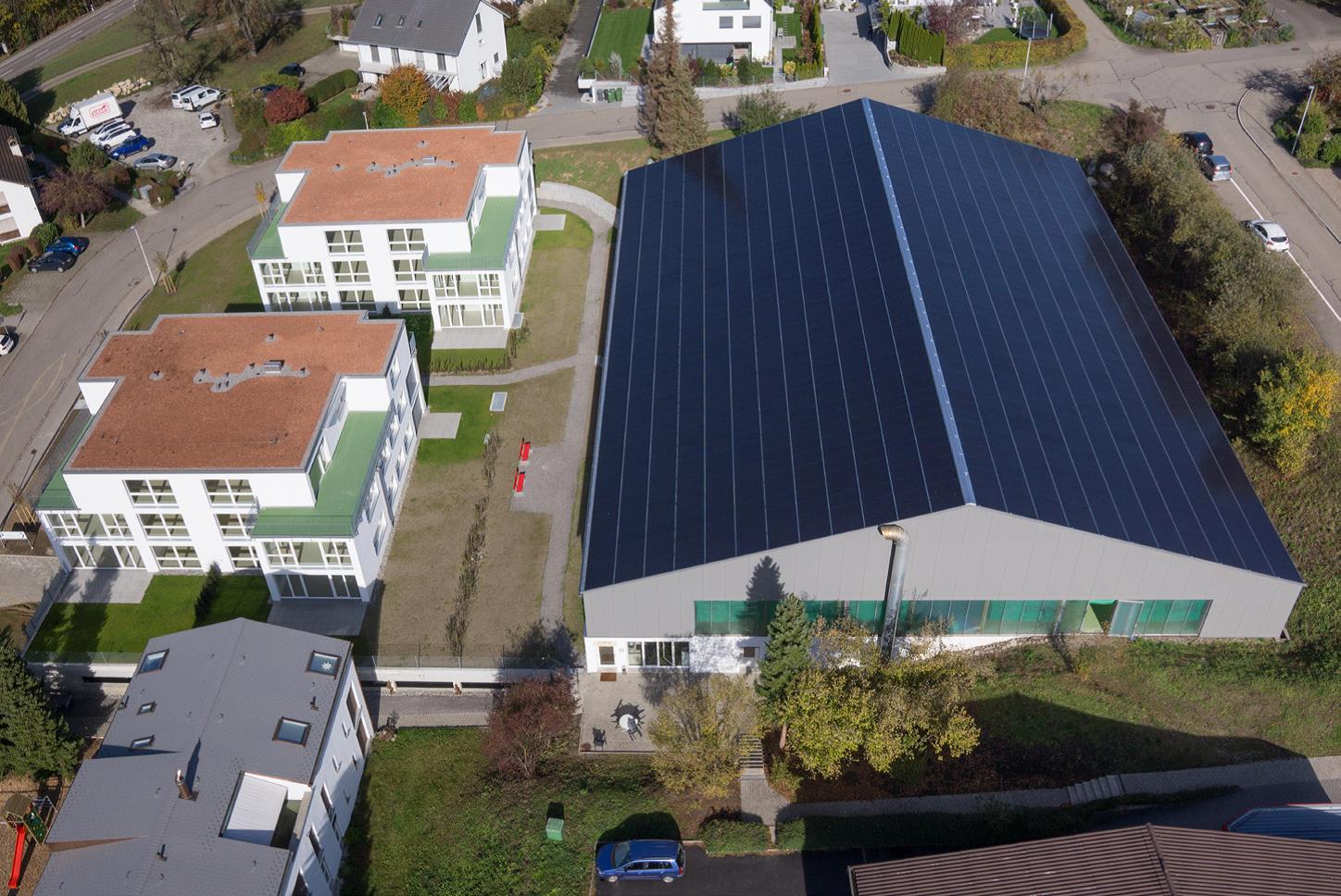 Schweizer Solarpreis für Tennishalle Feld