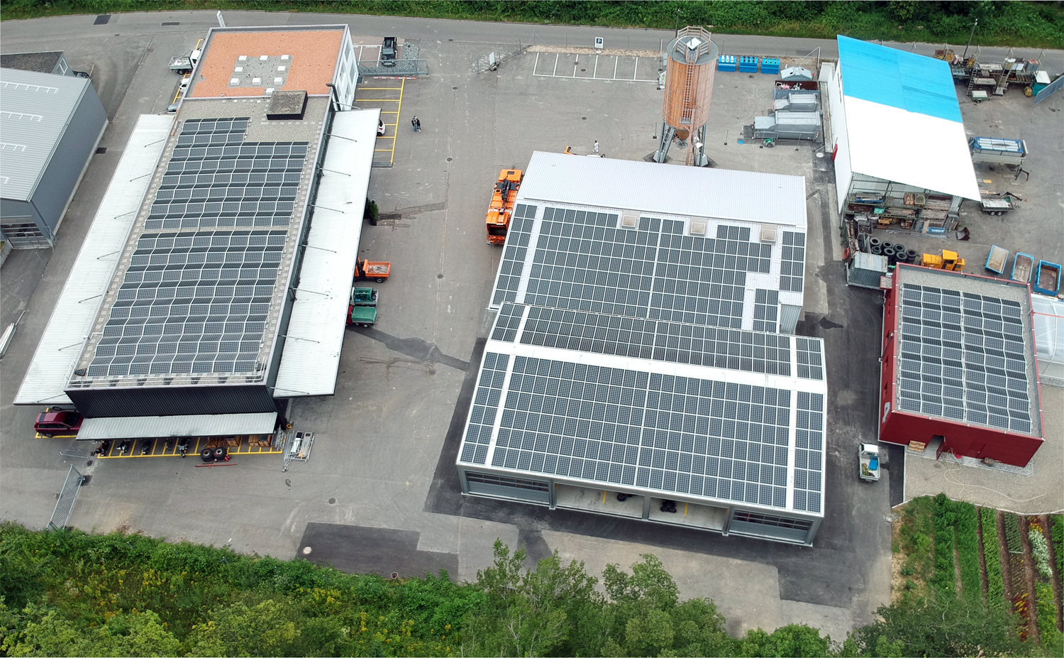 Blick auf Werkhof Chlaffental mit Photovoltaikanlage